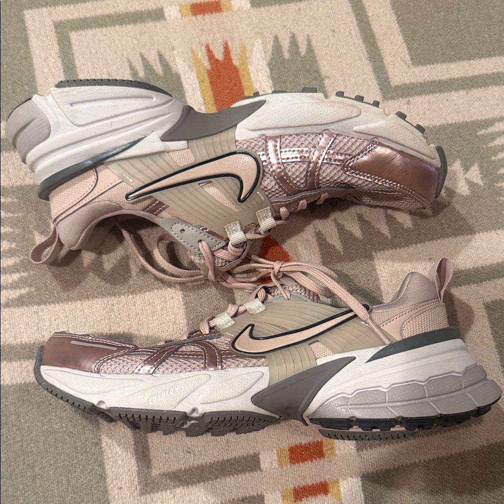 Nike Women's V2K run shoes